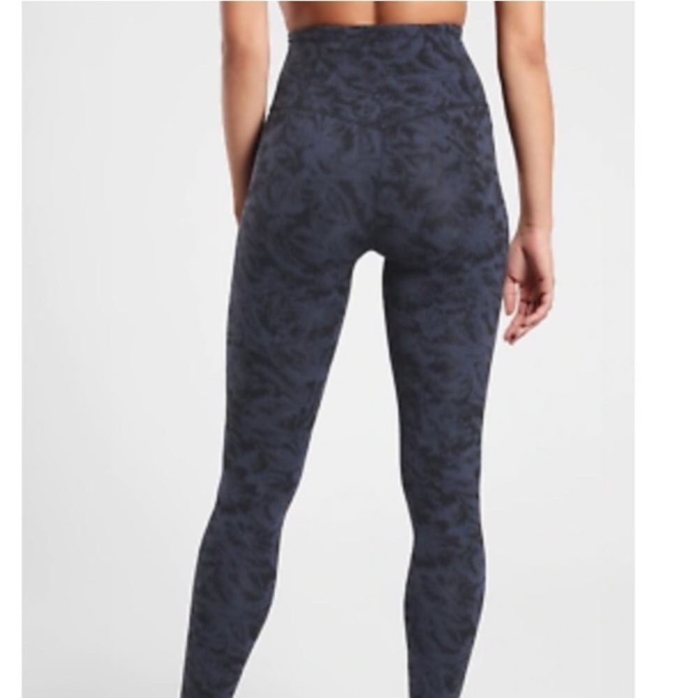 Athleta Elation Textured tight leggings women’s